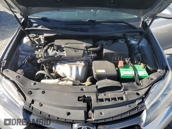 2015 Toyota Camry XLE z VIN 4T1BF1FKXFU100867, wystawiony jako Copart lot #58557775 z przebiegiem 343 934 mil mil oraz Szkoda całkowita • Salvage title. Historia ofert i sprzedaży dostępna na DreamBid. Obrazek 11.