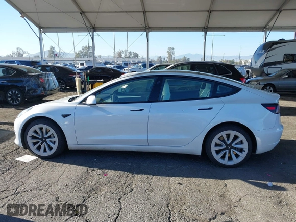 2022 Tesla Model 3 Long Range z VIN 5YJ3E1EB4NF331218, wystawiony jako IAAI lot #41827613 z przebiegiem 84 088 mil mil oraz . Historia ofert i sprzedaży dostępna na DreamBid. Obrazek 14.