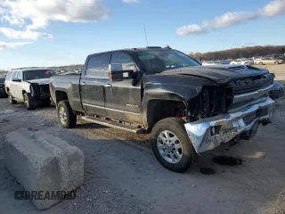 2017 Chevrolet Silverado 3500HD LTZ with VIN 1GC4K0EY7HF213904, listed as a Copart auction lot 83911964 with 121,143 mi miles and Salvage Title. Bid and sale history available at carsss.com. Image 4.