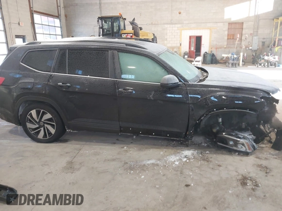 2024 Volkswagen Atlas SE z VIN 1V2KR2CA2RC504915, wystawiony jako IAAI lot #41417206 z przebiegiem 39 238 mil mil oraz . Historia ofert i sprzedaży dostępna na DreamBid. Obrazek 13.