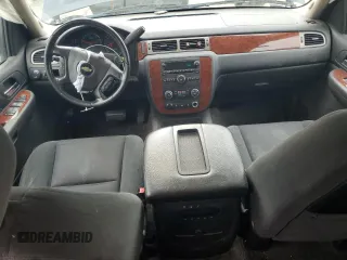 2009 Chevrolet Suburban 2LT z VIN 1GNFC26039R220026, wystawiony jako Copart lot #55475715 z przebiegiem 137 480 mil mil oraz Szkoda całkowita • Salvage title. Historia ofert i sprzedaży dostępna na DreamBid. Obrazek 8.