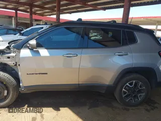2019 Jeep Compass Trailhawk z VIN 3C4NJDDB1KT812953, wystawiony jako IAAI lot #42178451 z przebiegiem 76 269 mil mil oraz . Historia ofert i sprzedaży dostępna na DreamBid. Obrazek 14.
