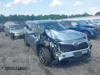 2022 Toyota Highlander XLE with VIN 5TDGZRBH0NS190351, listed as a IAAI auction lot 42473642 with 28,970 mi miles and . Bid and sale history available at DreamBid. Image 1.