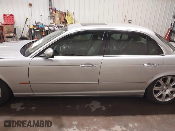2004 Jaguar XJ with VIN SAJWA71C04SG33993, listed as a IAAI auction lot 41193040 with 79,944 mi miles. Bid and sale history available at carsss.com. Image 14.