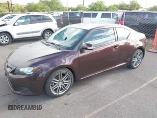 2013 Scion tC z VIN JTKJF5C76D3063593, wystawiony jako IAAI lot #41751475 z przebiegiem 59 520 mil mil oraz . Historia ofert i sprzedaży dostępna na DreamBid. Obrazek 2.