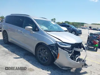 2021 Chrysler Pacifica Touring L with VIN 2C4RC1BG3MR591256, listed as a IAAI auction lot 42062406 with 58,117 mi miles and . Bid and sale history available at DreamBid. Image 1.