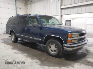 1999 Chevrolet Suburban with VIN 3GNEC16RXXG237570, listed as a IAAI auction lot 40210234 with 176,902 mi miles. Bid and sale history available at carsss.com. Image 1.