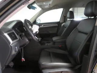 2021 Volkswagen Atlas SE z VIN 1V2WR2CA7MC547303, wystawiony jako Copart lot #87961855 z przebiegiem 81 035 mil mil oraz Szkoda całkowita • Salvage title. Historia ofert i sprzedaży dostępna na DreamBid. Obrazek 9.