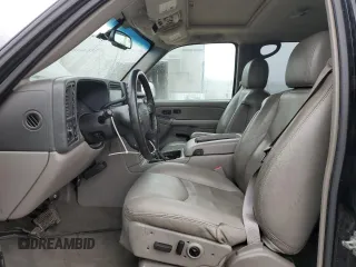 2005 Chevrolet Avalanche LS z VIN 3GNEK12Z55G214297, wystawiony jako Copart lot #51241695 z przebiegiem 141 402 mil mil oraz Szkoda całkowita • Salvage title. Historia ofert i sprzedaży dostępna na DreamBid. Obrazek 7.