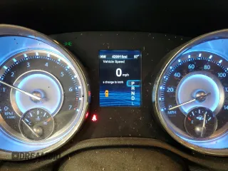 2014 Chrysler 300 z VIN 2C3CCARG2EH128807, wystawiony jako Copart lot #53932515 z przebiegiem 420 915 mil mil oraz Szkoda całkowita • Salvage title. Historia ofert i sprzedaży dostępna na DreamBid. Obrazek 9.