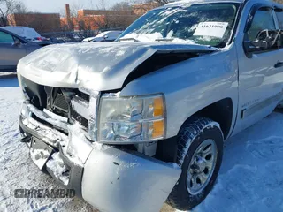 2010 Chevrolet Silverado 1500 LS with VIN 1GCSCREA8AZ275862, listed as a IAAI auction lot 41621090 with 280,598 mi miles. Bid and sale history available at carsss.com. Image 19.