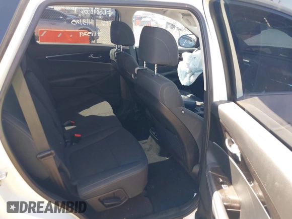 2017 Kia Sorento LX z VIN 5XYPG4A34HG250888, wystawiony jako IAAI lot #41993205 z przebiegiem 58 317 mil mil oraz . Historia ofert i sprzedaży dostępna na DreamBid. Obrazek 8.