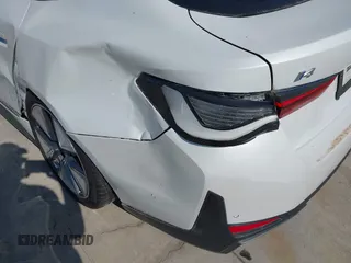 2024 BMW i4 eDrive35 z VIN WBY43AW04RFT05953, wystawiony jako IAAI lot #41972073 z przebiegiem 3333 mil mil oraz . Historia ofert i sprzedaży dostępna na DreamBid. Obrazek 22.