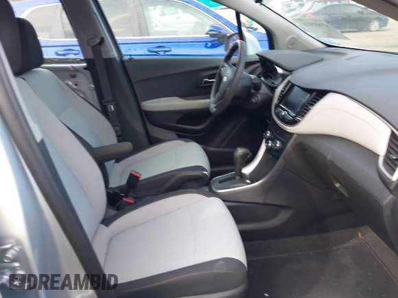 2020 Chevrolet Trax LS with VIN 3GNCJNSB5LL202191, listed as a IAAI auction lot 41885136 with 43,734 mi miles. Bid and sale history available at carsss.com. Image 5.