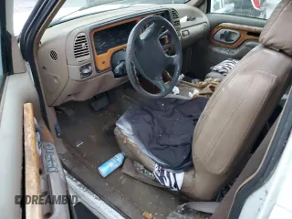 1995 GMC Suburban z VIN 1GKFK16K3SJ704911, wystawiony jako Copart lot #88326825 z przebiegiem 191 006 mil mil oraz Szkoda całkowita • Salvage title. Historia ofert i sprzedaży dostępna na DreamBid. Obrazek 8.