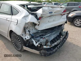 2017 Ford Fusion Titanium z VIN 3FA6P0K92HR396113, wystawiony jako IAAI lot #42402969 z przebiegiem 185 620 mil mil oraz . Historia ofert i sprzedaży dostępna na DreamBid. Obrazek 6.