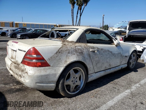 2001 Mercedes-Benz SLK 230 Kompressor с VIN WDBKK49F71F205264, выставлен на аукционе Copart как лот 64061865 с пробегом Не указан миль и Списание • Salvage title. История ставок и продаж доступна на DreamBid. Изображение 3.