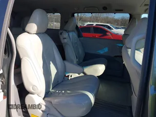 2011 Toyota Sienna XLE AAS with VIN 5TDYK3DC4BS072693, listed as a IAAI auction lot 41579262 with 146,201 mi miles. Bid and sale history available at carsss.com. Image 8.