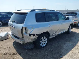 2011 Toyota Highlander z VIN 5TDZK3EH8BS045804, wystawiony jako IAAI lot #42211947 z przebiegiem 193 812 mil mil oraz . Historia ofert i sprzedaży dostępna na DreamBid. Obrazek 4.