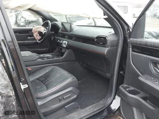 2025 Honda Pilot TrailSport with VIN 5FNYG1H67SB039458, listed as a IAAI auction lot 41549286 with 1 mi miles. Bid and sale history available at carsss.com. Image 5.