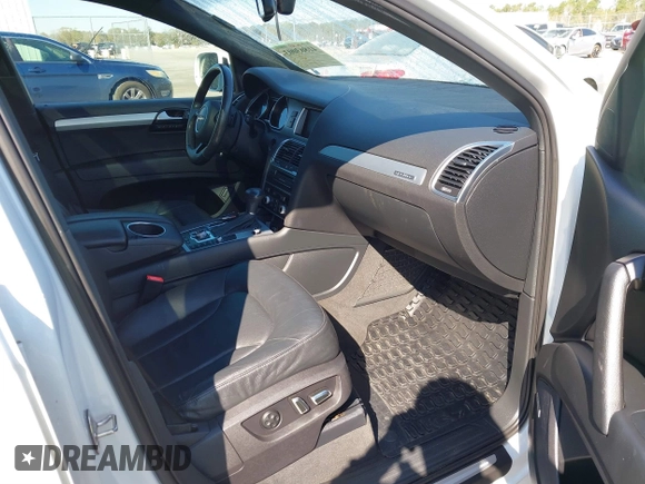 2015 Audi Q7 3.0T S line Prestige with VIN WA1DGAFE5FD020651, listed as a IAAI auction lot 41863003 with 167,938 mi miles. Bid and sale history available at carsss.com. Image 5.