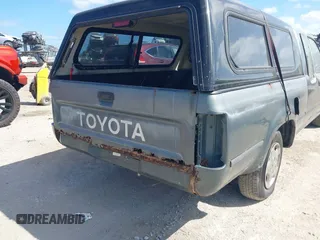 1993 Toyota Pickup DLX z VIN JT4RN93P3P5069851, wystawiony jako IAAI lot #41950116 z przebiegiem 209 937 mil mil oraz . Historia ofert i sprzedaży dostępna na DreamBid. Obrazek 11.