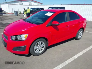 2014 Chevrolet Sonic LT z VIN 1G1JC5SHXE4203739, wystawiony jako IAAI lot #42030758 z przebiegiem 112 438 mil mil oraz . Historia ofert i sprzedaży dostępna na DreamBid. Obrazek 2.