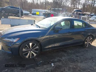2022 Volvo S60 Momentum with VIN 7JRL12FZ4NG162452, listed as a IAAI auction lot 41136617 with 52,535 mi miles. Bid and sale history available at carsss.com. Image 13.