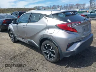 2018 Toyota C-HR XLE z VIN NMTKHMBX5JR046679, wystawiony jako IAAI lot #42068046 z przebiegiem 166 297 mil mil oraz . Historia ofert i sprzedaży dostępna na DreamBid. Obrazek 3.