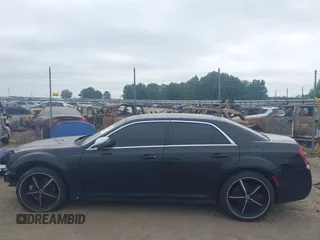 2018 Chrysler 300 Touring with VIN 2C3CCAAG9JH292089, listed as a IAAI auction lot 40013347 with 88,556 mi miles. Bid and sale history available at carsss.com. Image 15.