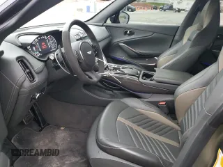 2023 Aston Martin DBX 707 z VIN SD7VUJBW5PTV06160, wystawiony jako Copart lot #76512973 z przebiegiem Nie podano mil oraz . Historia ofert i sprzedaży dostępna na DreamBid. Obrazek 7.