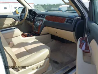 2008 Chevrolet Suburban LTZ with VIN 1GNFK16348R151711, listed as a IAAI auction lot 41793616 with 198,676 mi miles. Bid and sale history available at carsss.com. Image 5.