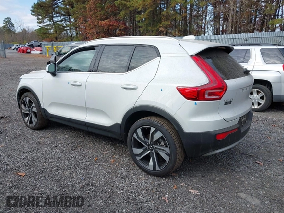 2024 Volvo XC40 Plus Bright Theme with VIN YV4L12UE2R2356332, listed as a IAAI auction lot 40734339 with 5,863 mi miles. Bid and sale history available at carsss.com. Image 3.
