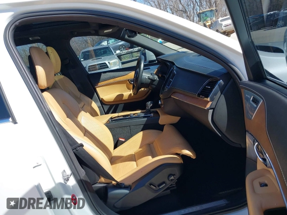 2017 Volvo XC90 Inscription with VIN YV4A22PL8H1166537, listed as a IAAI auction lot 41759108 with 171,106 mi miles. Bid and sale history available at carsss.com. Image 5.