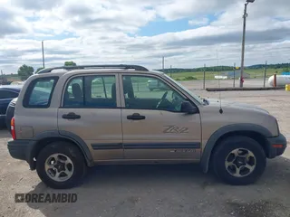 2002 Chevrolet Tracker ZR2 z VIN 2CNBJ734526932987, wystawiony jako IAAI lot #42289740 z przebiegiem 92 862 mil mil oraz . Historia ofert i sprzedaży dostępna na DreamBid. Obrazek 13.