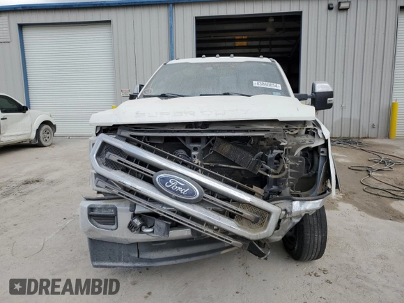 2020 Ford F-350 XL with VIN 1FT8W3BT1LED32482, listed as a Copart auction lot 43860854 with 81,153 mi miles and Salvage title. Bid and sale history available at DreamBid. Image 5.