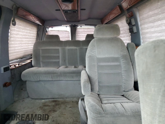1999 Chevrolet Express z VIN 1GBFG15R9X1089305, wystawiony jako Copart lot #51810075 z przebiegiem 130 441 mil mil oraz Szkoda całkowita • Salvage title. Historia ofert i sprzedaży dostępna na DreamBid. Obrazek 10.