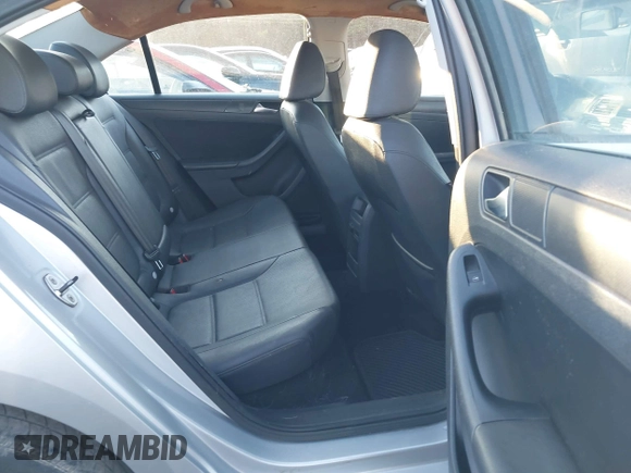 2012 Volkswagen Jetta Sedan SE w/Convenience & Sunroof with VIN 3VWDX7AJ5CM123272, listed as a IAAI auction lot 41335021 with 195,961 mi miles. Bid and sale history available at carsss.com. Image 8.
