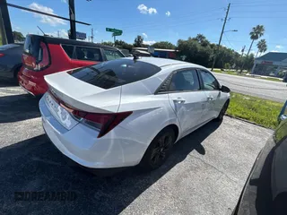 2021 Hyundai Elantra SEL z VIN 5NPLM4AG2MH026998, wystawiony jako Copart lot #61692135 z przebiegiem 55 861 mil mil oraz Czysty tytuł • Clean title. Historia ofert i sprzedaży dostępna na DreamBid. Obrazek 4.