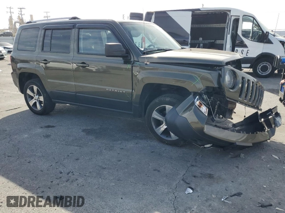 2016 Jeep Patriot Latitude with VIN 1C4NJRFB3GD586468, listed as a Copart auction lot 43583485 with 82,164 mi miles and Salvage Title. Bid and sale history available at carsss.com. Image 4.