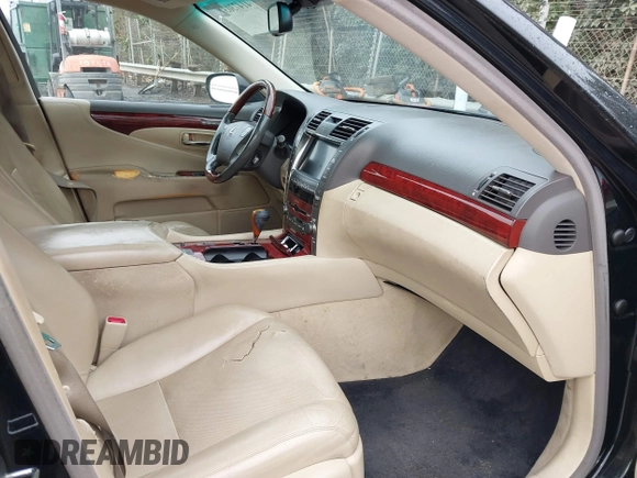 2008 Lexus LS 460 z VIN JTHBL46F385061763, wystawiony jako IAAI lot #41473031 z przebiegiem 2 771 431 mil mil oraz . Historia ofert i sprzedaży dostępna na DreamBid. Obrazek 5.