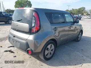 2015 Kia Soul z VIN KNDJN2A26F7201189, wystawiony jako IAAI lot #42172108 z przebiegiem 142 913 mil mil oraz . Historia ofert i sprzedaży dostępna na DreamBid. Obrazek 4.
