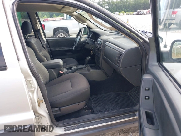 2004 Jeep Grand Cherokee Laredo z VIN 1J4GW48S94C372798, wystawiony jako IAAI lot #42812536 z przebiegiem 113 960 mil mil oraz . Historia ofert i sprzedaży dostępna na DreamBid. Obrazek 5.