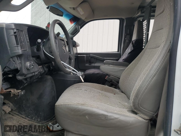 2017 GMC Savana Cargo z VIN 1GTW7AFF5H1143359, wystawiony jako Copart lot #53189835 z przebiegiem 114 245 mil mil oraz Szkoda całkowita • Salvage title. Historia ofert i sprzedaży dostępna na DreamBid. Obrazek 7.