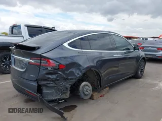 2018 Tesla Model X 75D with VIN 5YJXCBE29JF126629, listed as a IAAI auction lot 42205838 with 47,343 mi miles and . Bid and sale history available at DreamBid. Image 4.