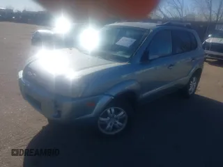 2007 Hyundai Tucson SE with VIN KM8JN72D47U591043, listed as a IAAI auction lot 41516429 with 111,902 mi miles and . Bid and sale history available at DreamBid. Image 2.
