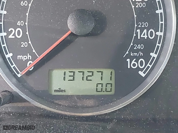 2003 Volkswagen Passat GLX with VIN WVWTH63B43P299509, listed as a IAAI auction lot 41775005 with 137,271 mi miles. Bid and sale history available at carsss.com. Image 7.
