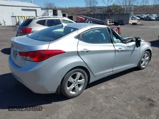 2013 Hyundai Elantra Limited z VIN 5NPDH4AE6DH209246, wystawiony jako IAAI lot #41999702 z przebiegiem 132 786 mil mil oraz . Historia ofert i sprzedaży dostępna na DreamBid. Obrazek 4.