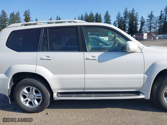 2007 Lexus GX 470 with VIN JTJBT20X870131127, listed as a IAAI auction lot 42111172 with 203,780 mi miles. Bid and sale history available at carsss.com. Image 13.