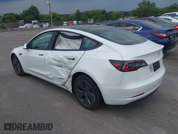 2023 Tesla Model 3 z VIN 5YJ3E1EA5PF503654, wystawiony jako IAAI lot #42622031 z przebiegiem 28 476 mil mil oraz . Historia ofert i sprzedaży dostępna na DreamBid. Obrazek 3.